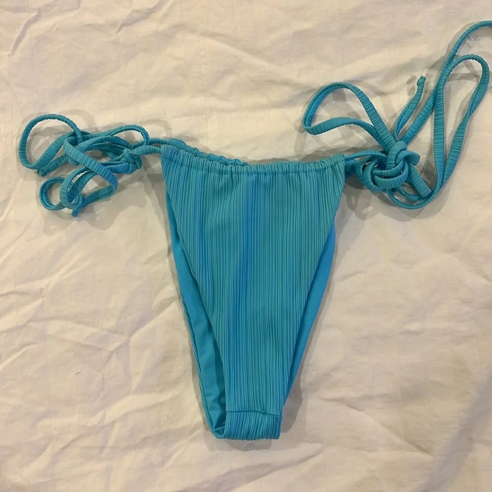 Frankie’s bikinis blue bikini bottom size small
